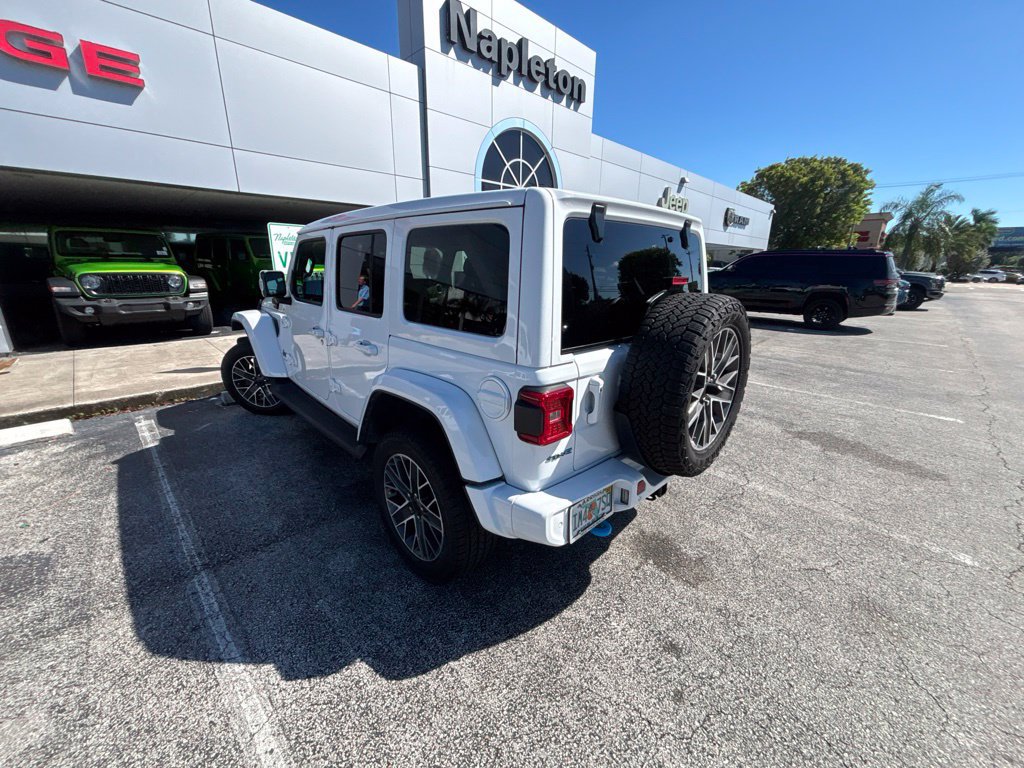 Used 2024 Jeep Wrangler High Altitude AWD/4WD image 16