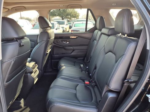 Used 2025 Honda Pilot Touring image 18