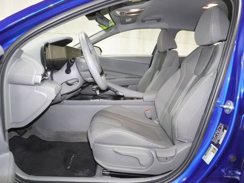 Used 2023 Hyundai Elantra SEL w/ Convenience Package FWD image 11