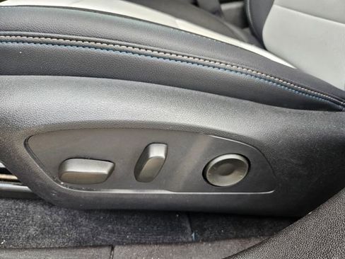 Used 2025 Chevrolet Equinox EV LT image 9