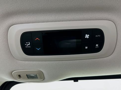 Used 2017 Chrysler Pacifica Limited w/ Advanced Safetytec Group image 28