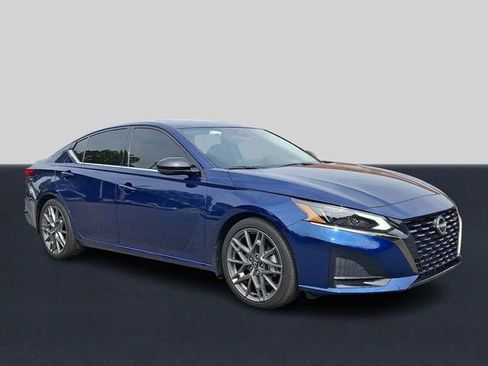 Certified 2024 Nissan Altima 2.0 SR image 1