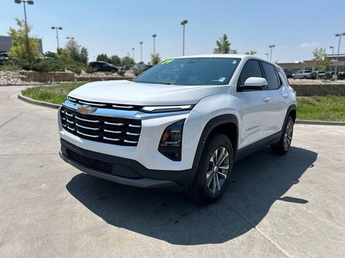 Used 2025 Chevrolet Equinox LT w/ Safety and Technology Package FWD image 3