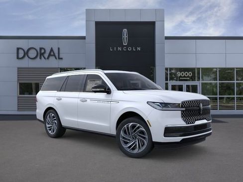 New 2026 Lincoln Navigator Reserve image 7