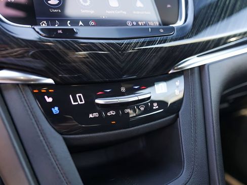 Certified 2025 Cadillac XT6 Premium Luxury AWD/4WD image 18