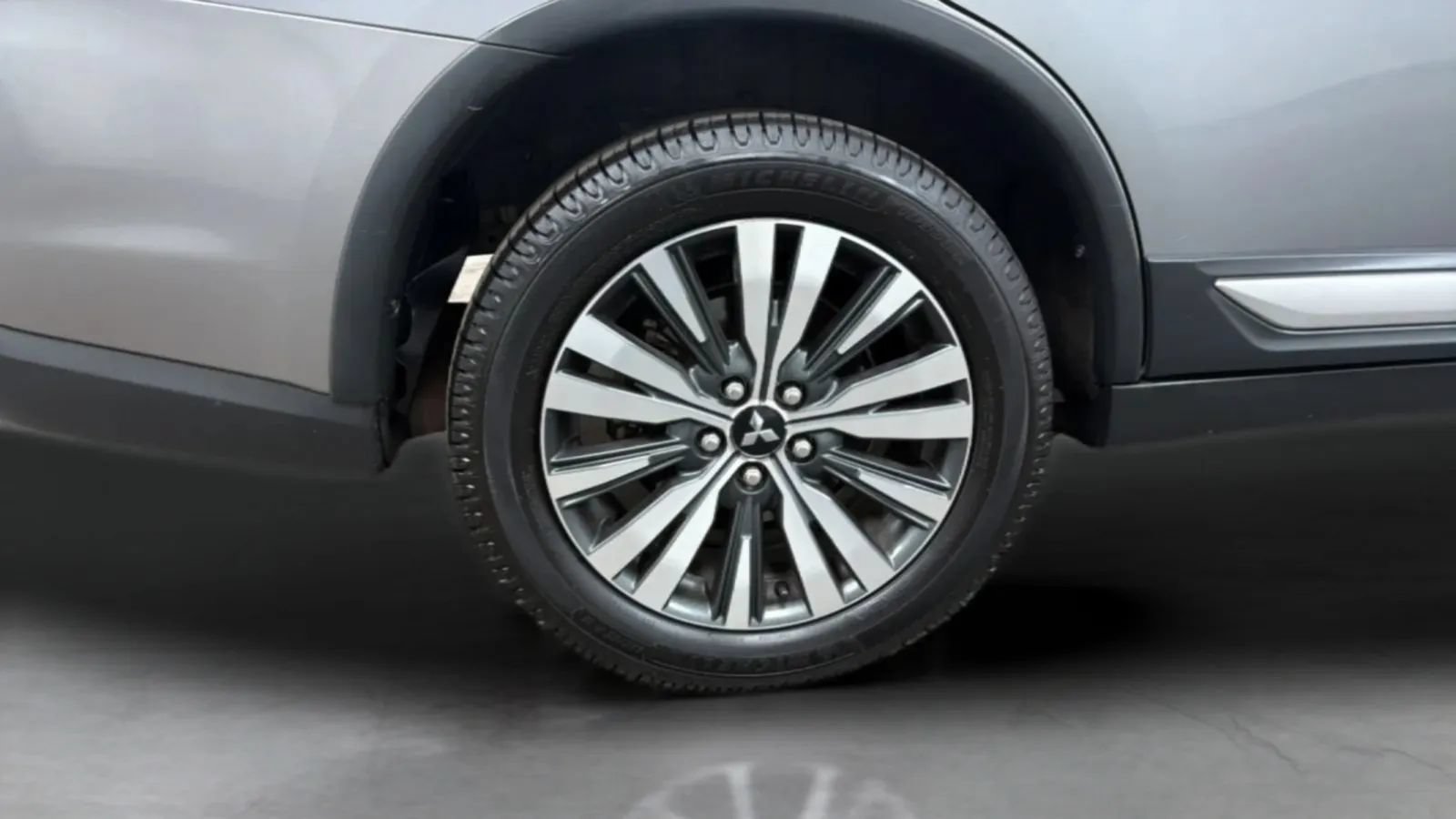 Used 2019 Mitsubishi Outlander SEL AWD/4WD image 27