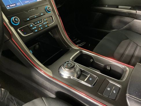 Used 2019 Ford Fusion SE FWD image 19