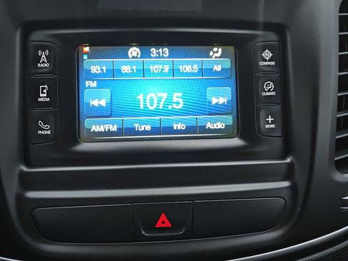 Used 2015 Chrysler 200 Limited image 21