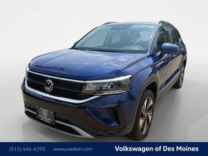 Used 2024 Volkswagen Taos SE w/ Panoramic Sunroof Package