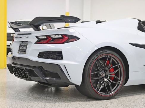 Used 2024 Chevrolet Corvette Z06 w/ Z07 Performance Package image 11