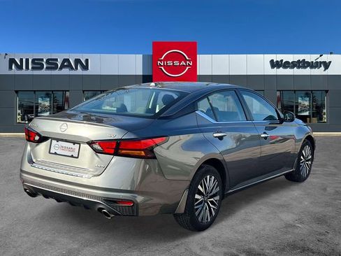 Used 2023 Nissan Altima 2.5 SV w/ SV Premium Package image 5