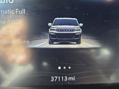 Used 2022 Jeep Grand Cherokee L Limited AWD/4WD image 9