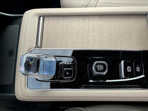 New 2026 Volvo XC90 B5 Plus image 10