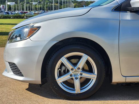 Used 2019 Nissan Sentra S FWD image 13