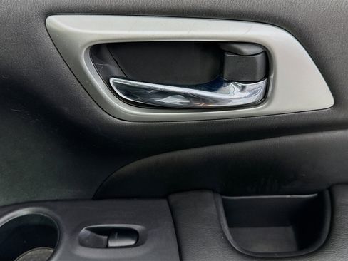 Used 2017 Nissan Pathfinder SL image 30