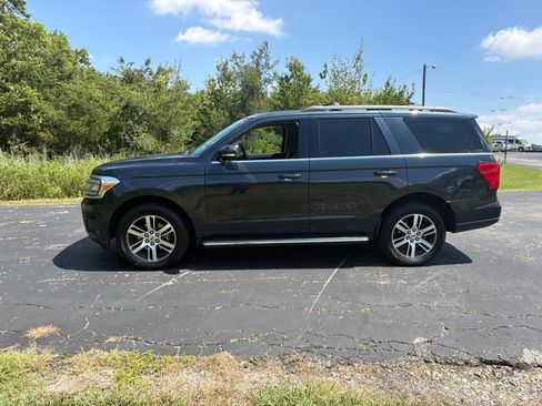 Used 2022 Ford Expedition XLT RWD image 4