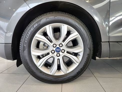 Used 2019 Ford Edge Titanium AWD/4WD image 17