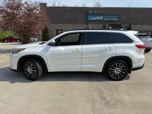 Used 2017 Toyota Highlander SE image 8