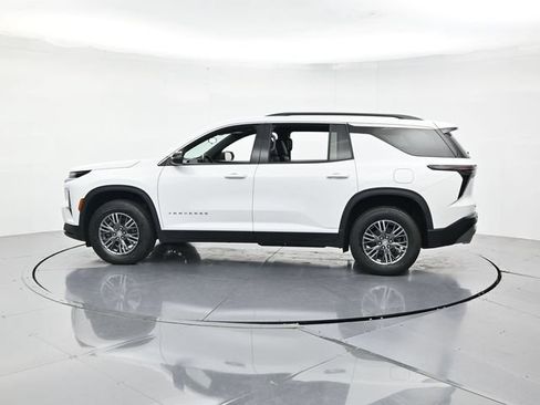 Used 2025 Chevrolet Traverse LT FWD image 7