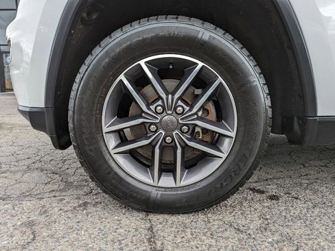 Used 2019 Jeep Grand Cherokee Limited image 47