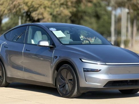 Used 2026 Tesla Model Y AWD image 1