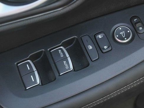 Used 2025 Honda HR-V EX-L image 27