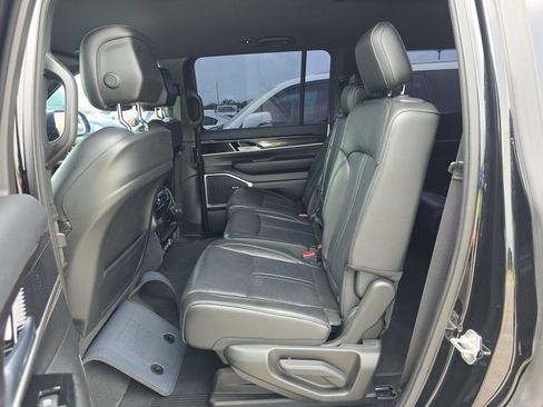 Used 2024 Jeep Wagoneer 2WD image 16