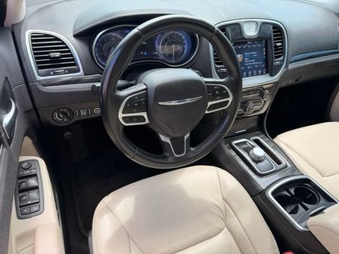Used 2017 Chrysler 300 Limited w/ Value Package RWD image 19