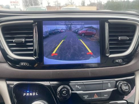 Used 2017 Chrysler Pacifica Touring-L w/ Tire & Wheel Group image 12