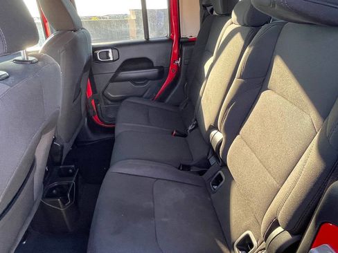 Used 2022 Jeep Gladiator Overland w/ Cold Weather Group image 10