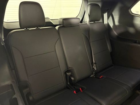 Used 2025 Buick Enclave Preferred image 18