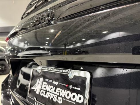 New 2025 Jeep Grand Cherokee Limited w/ Black Appearance Package image 7