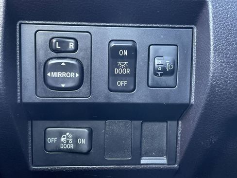 Used 2016 Toyota Tundra SR5 AWD/4WD image 27