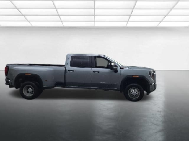 Used 2025 GMC Sierra 3500 Pro w/ Convenience Package AWD/4WD image 3