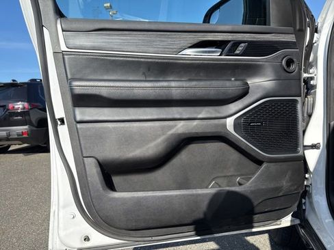 Used 2024 Jeep Wagoneer Series II w/ Flexible Seating Group AWD/4WD image 25