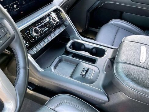Used 2024 GMC Sierra 2500 Denali w/ Denali Reserve Package AWD/4WD image 13
