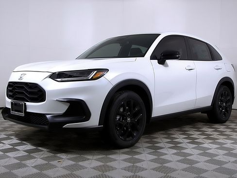 Used 2023 Honda HR-V Sport image 2