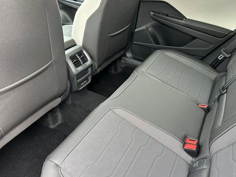 New 2026 Volkswagen Taos SE image 11