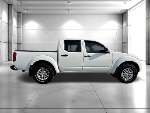 Used 2017 Nissan Frontier SV w/ SV Value Truck Package AWD/4WD image 9