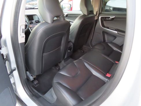 Used 2016 Volvo XC60 T5 Premier image 9