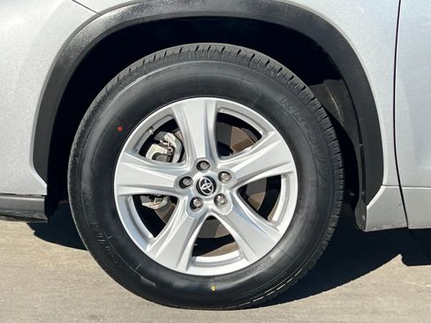 Used 2021 Toyota Highlander LE image 26