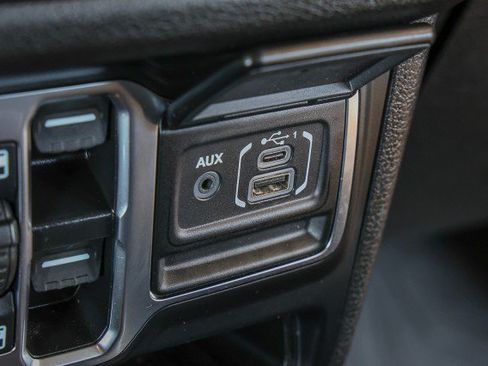 Used 2024 Jeep Gladiator Sport AWD/4WD image 19