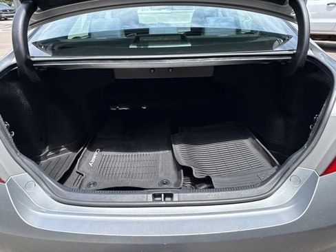 Used 2017 Toyota Camry LE FWD image 25