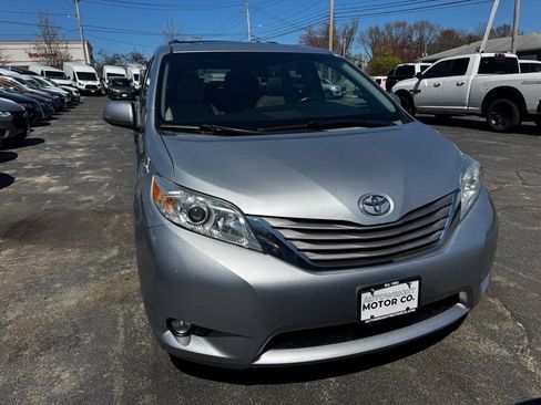 Used 2015 Toyota Sienna XLE w/ XLE Navigation Package AWD/4WD image 9