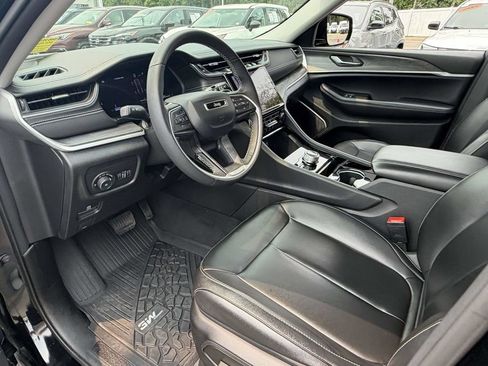 Certified 2023 Jeep Grand Cherokee Limited w/ Black Appearance Package AWD/4WD image 18