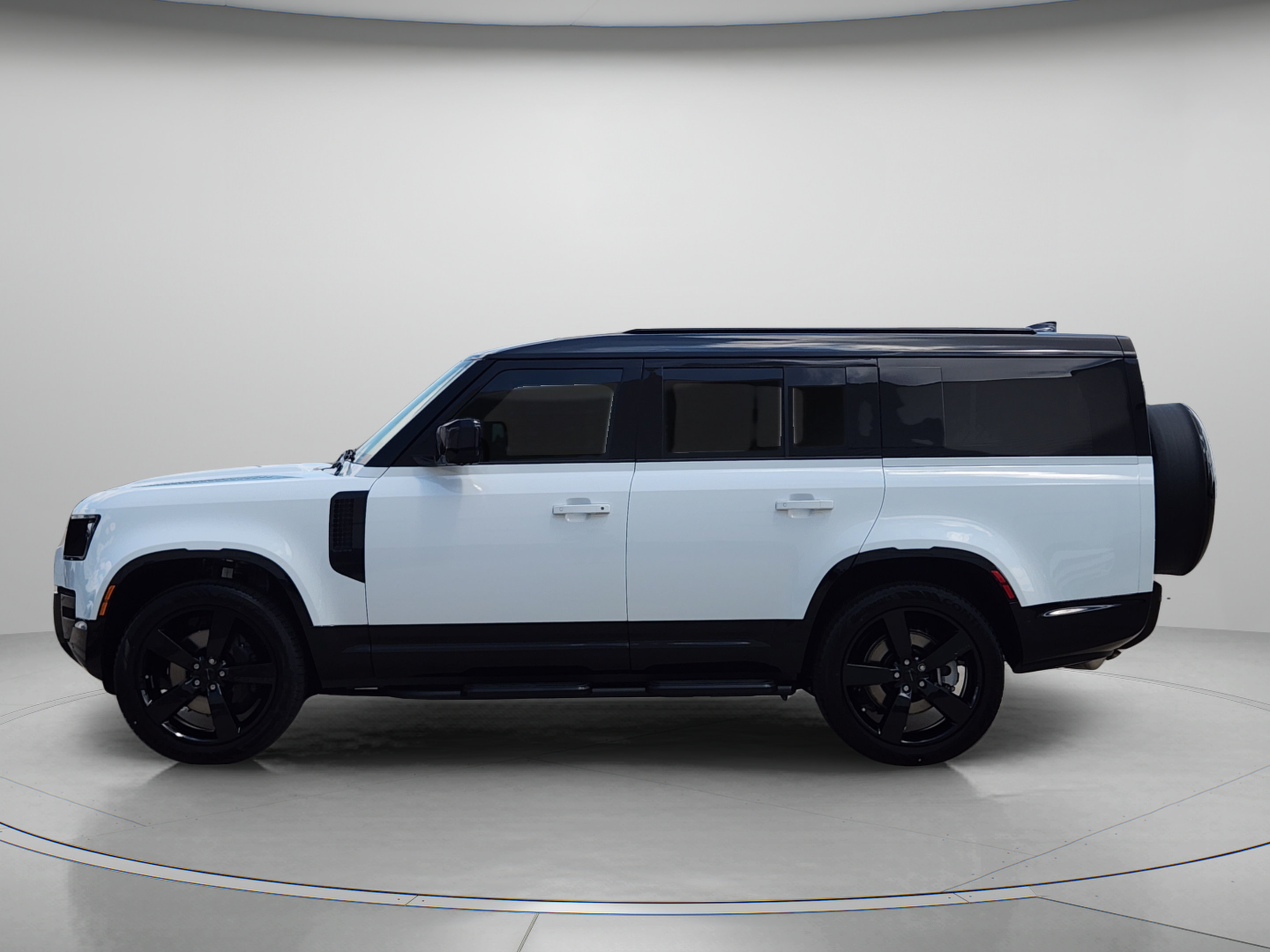 New 2026 Land Rover Defender 130 X-Dynamic SE AWD/4WD image 2
