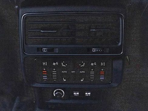 Used 2019 Audi Q8 Prestige image 22