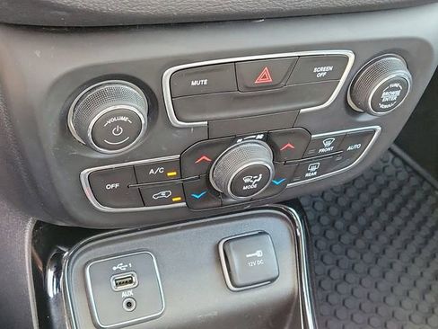 Used 2019 Jeep Compass Latitude FWD image 15