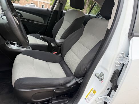 Used 2016 Chevrolet Cruze LS image 19