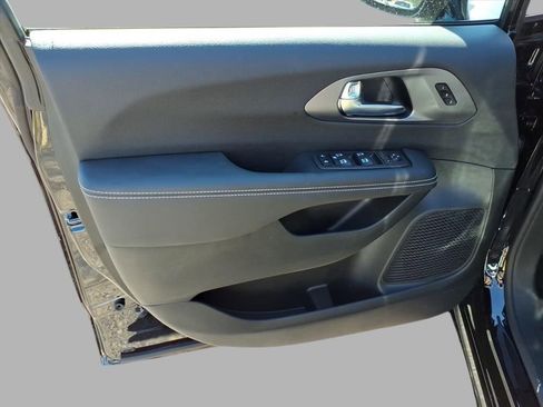 New 2026 Chrysler Pacifica Select image 12